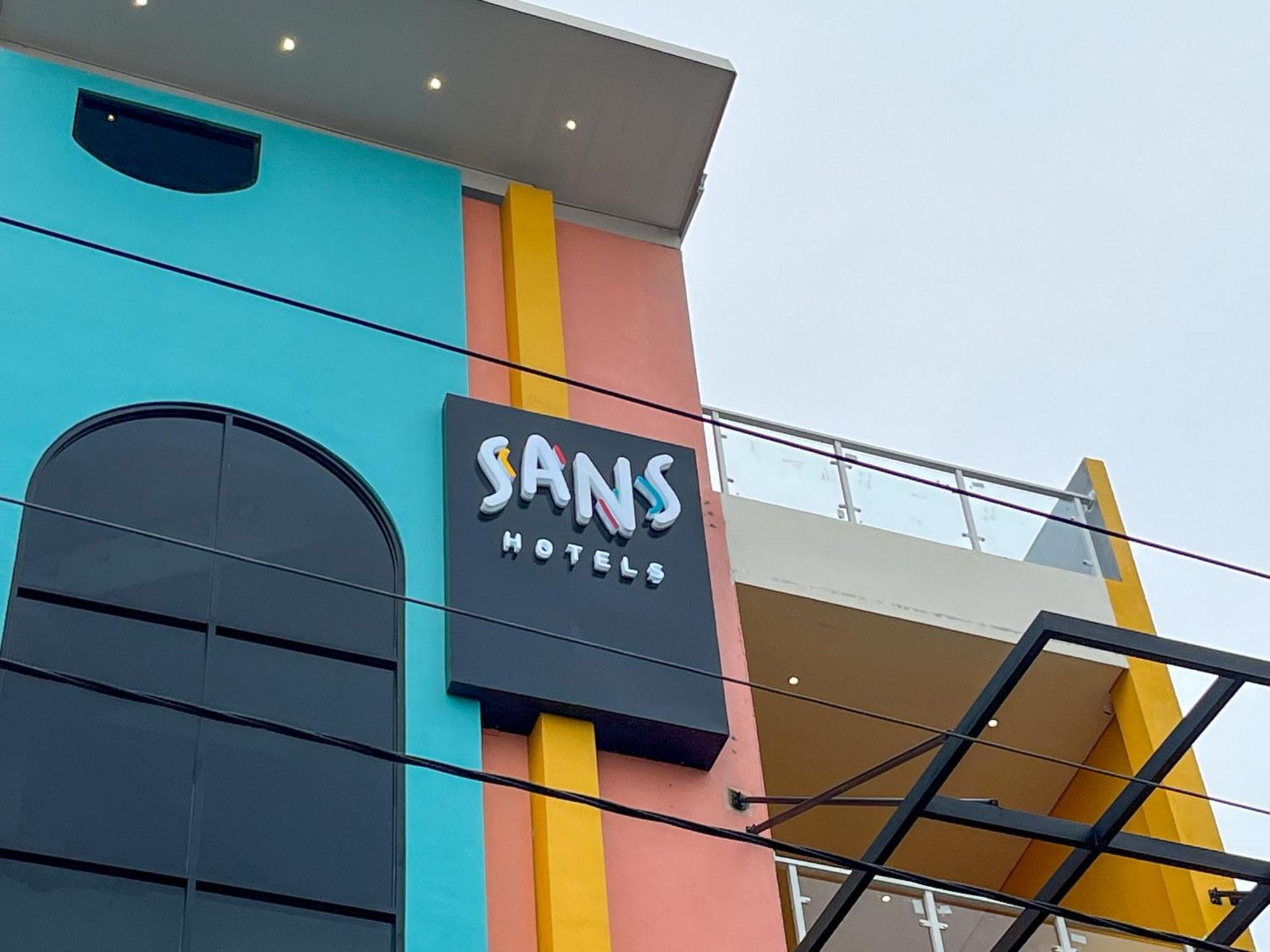 Sans Hotel Premiere Majapahit 三宝垄 外观 照片