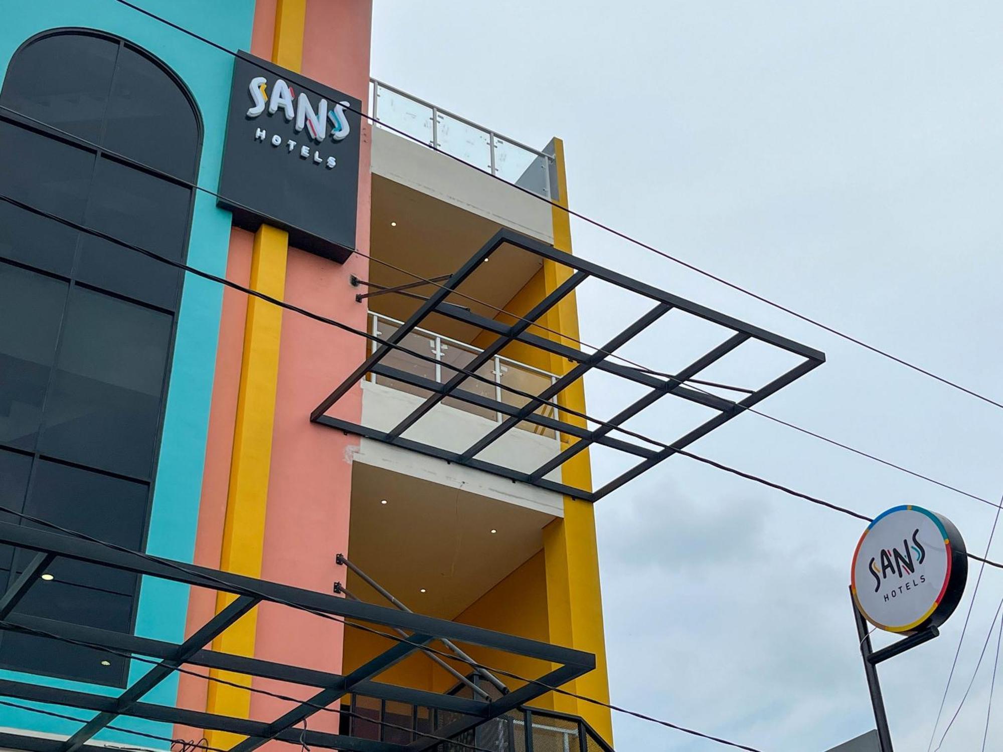 Sans Hotel Premiere Majapahit 三宝垄 外观 照片