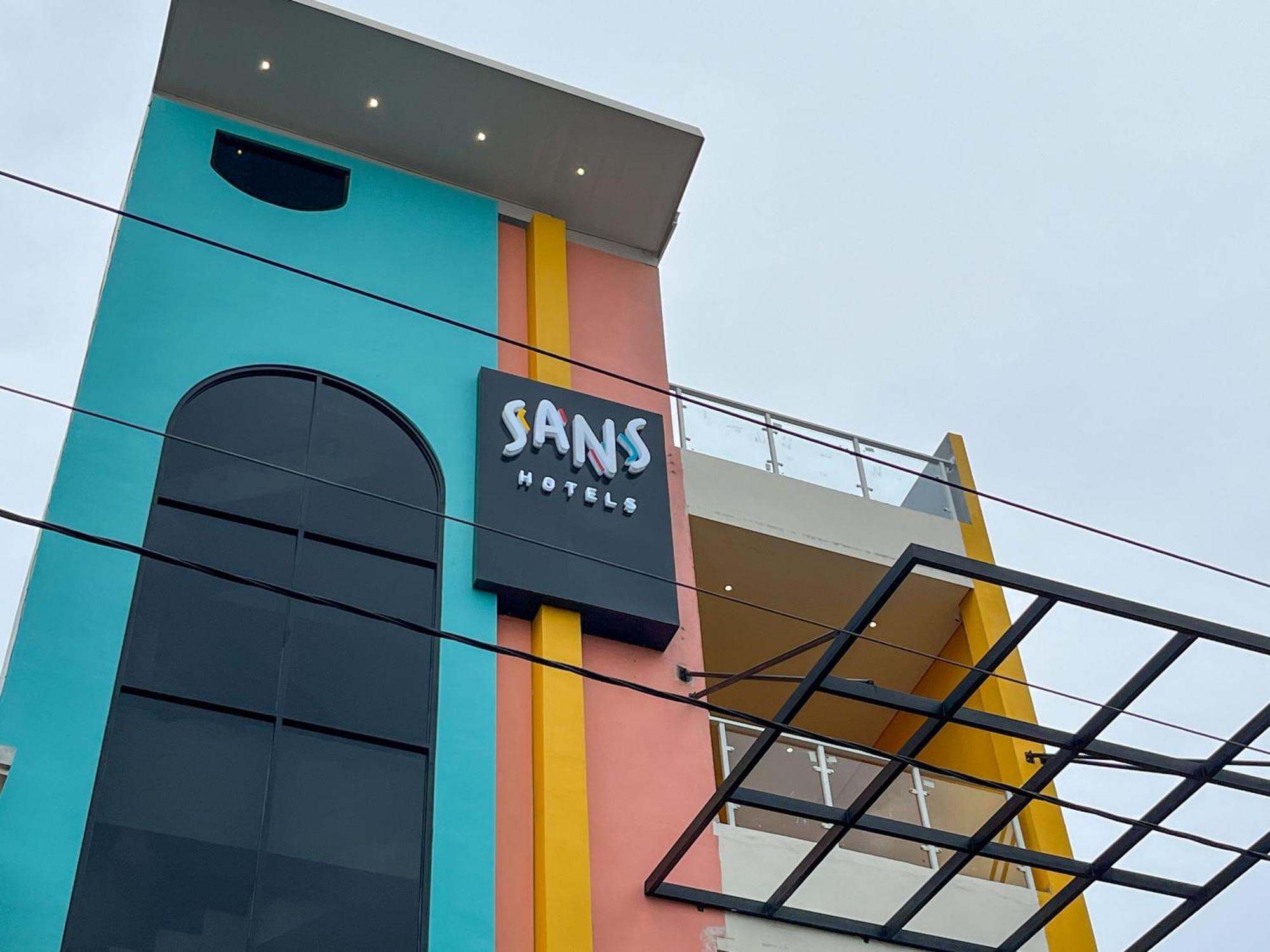 Sans Hotel Premiere Majapahit 三宝垄 外观 照片