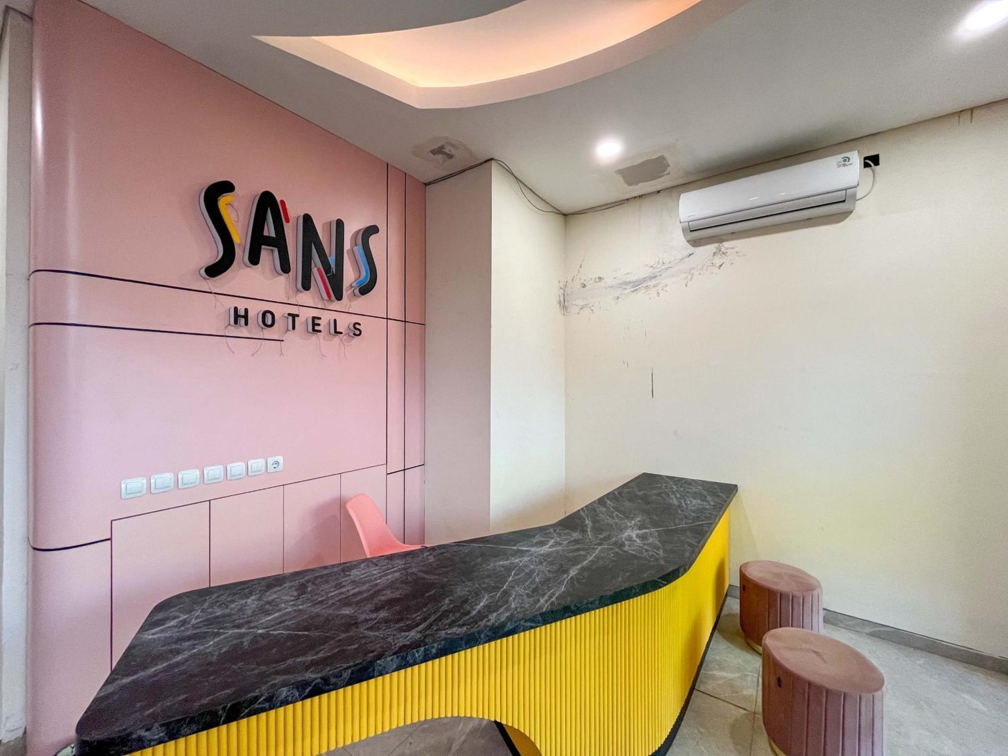 Sans Hotel Premiere Majapahit 三宝垄 外观 照片